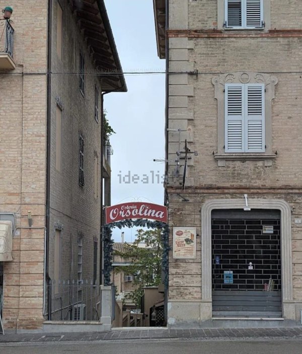locale commerciale in vendita a Fermo