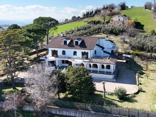 casa indipendente in vendita a Fermo