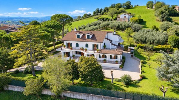 casa indipendente in vendita a Fermo in zona San Tommaso
