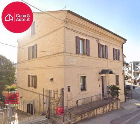 appartamento in vendita a Fermo in zona Parete