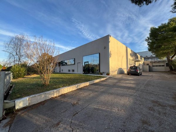 locale di sgombero in vendita a Fermo in zona Campiglione
