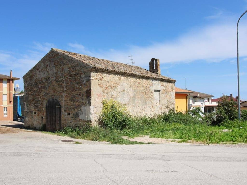 locale commerciale in vendita a Fermo in zona Lido di Fermo