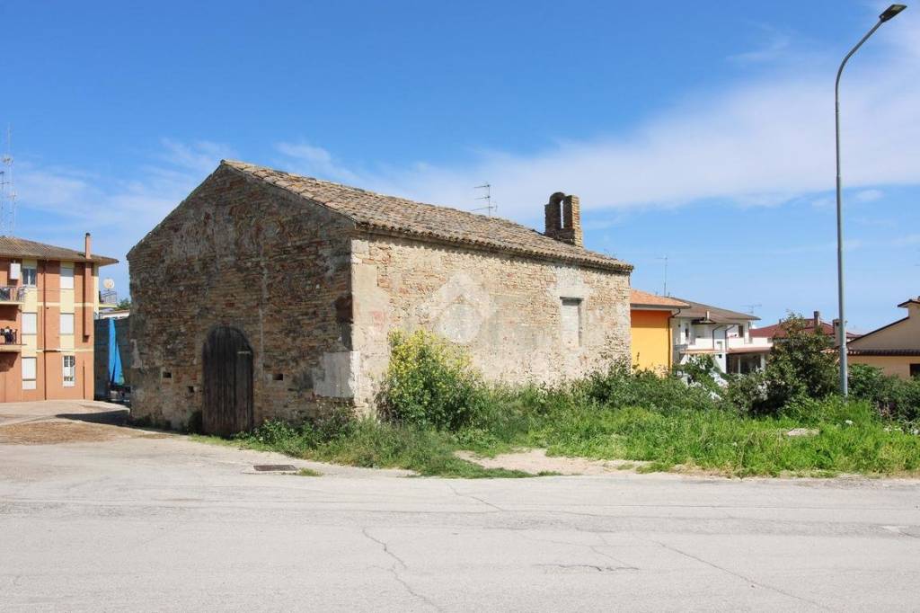 locale commerciale in vendita a Fermo in zona Lido di Fermo