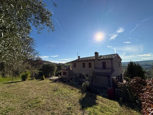 casa indipendente in vendita a Fermo in zona Camera