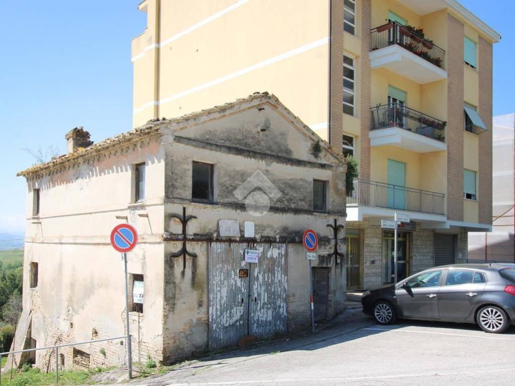 casa indipendente in vendita a Fermo