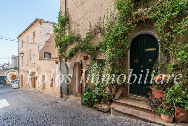 casa indipendente in vendita a Fermo