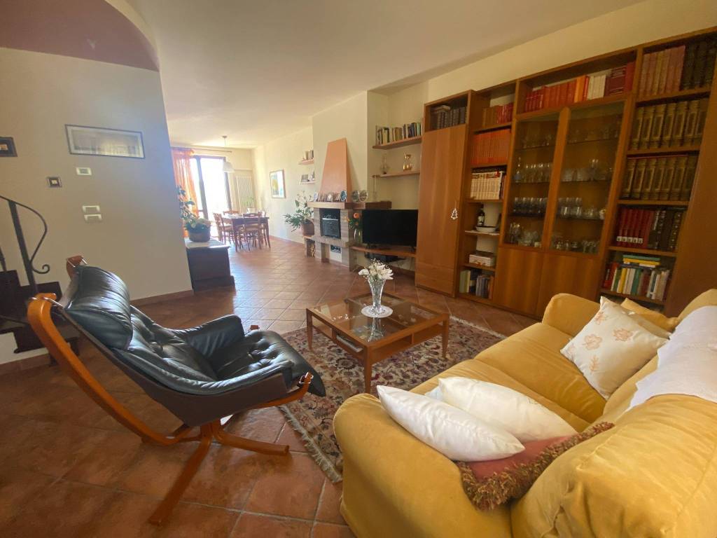 casa indipendente in vendita a Fermo