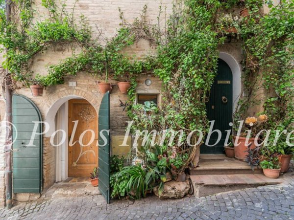 casa indipendente in vendita a Fermo in zona Camera