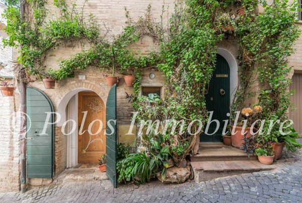 casa indipendente in vendita a Fermo in zona Camera