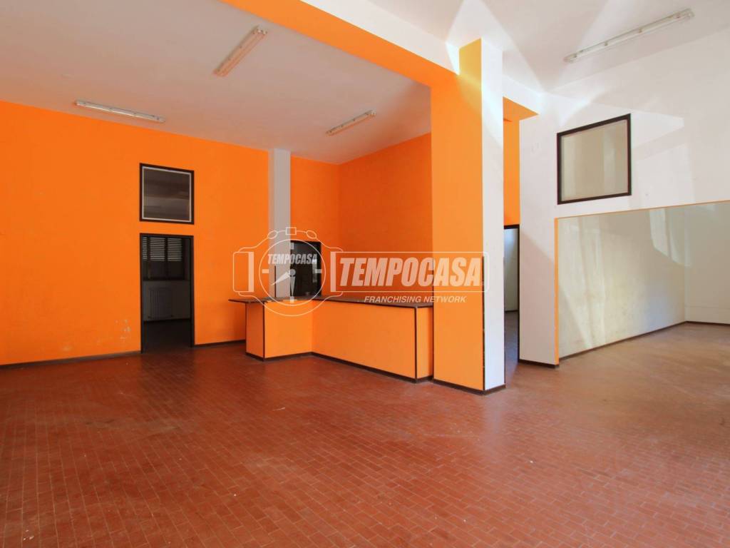 locale commerciale in vendita a Fermo