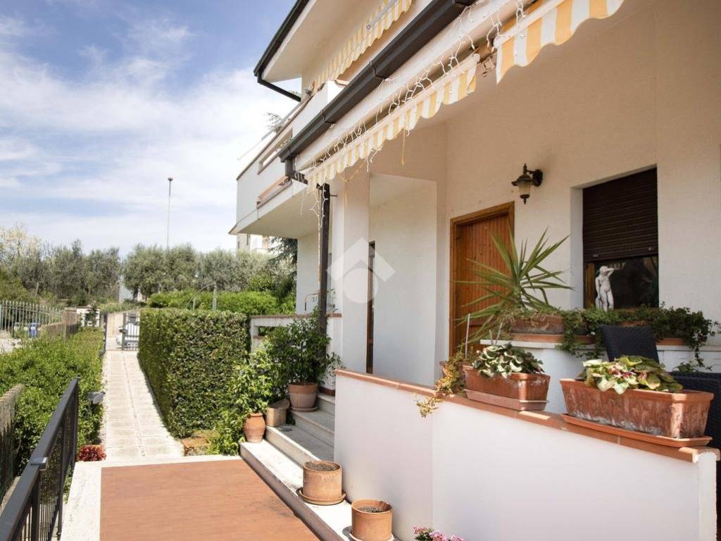 casa indipendente in vendita a Fermo
