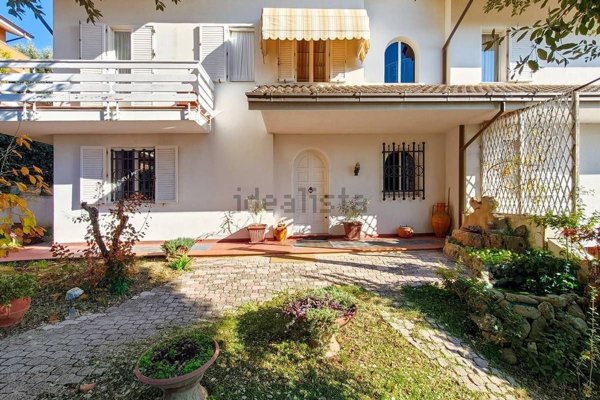 casa indipendente in vendita a Fermo