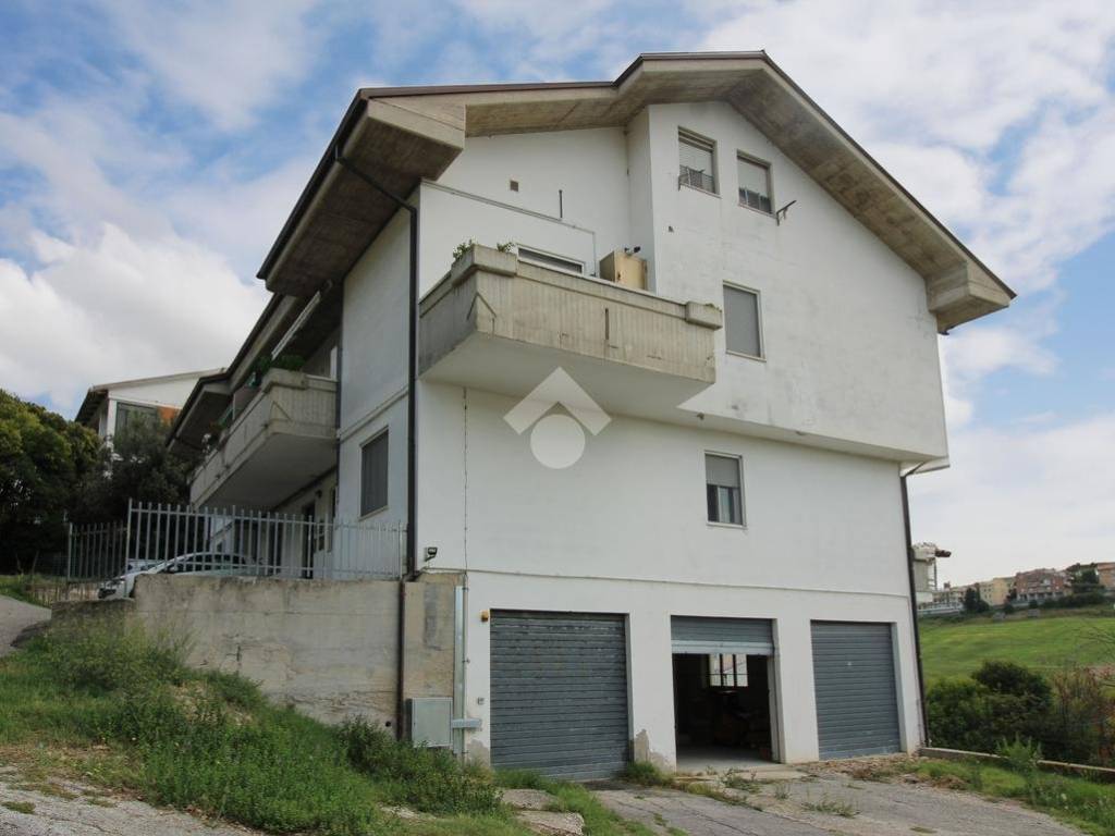 casa semindipendente in vendita a Fermo