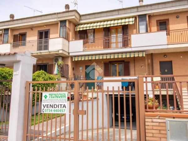 casa indipendente in vendita a Fermo