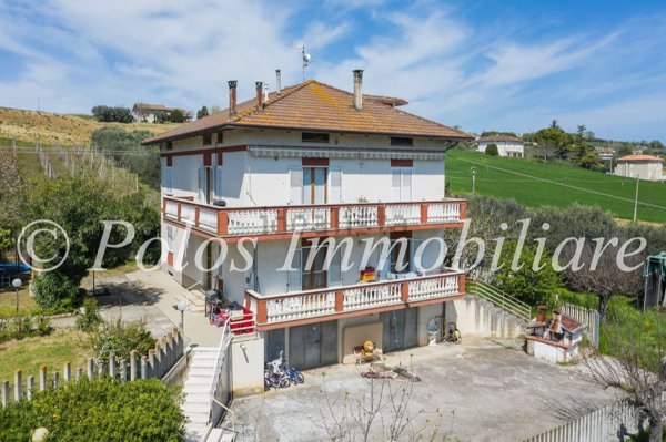 casa indipendente in vendita a Fermo