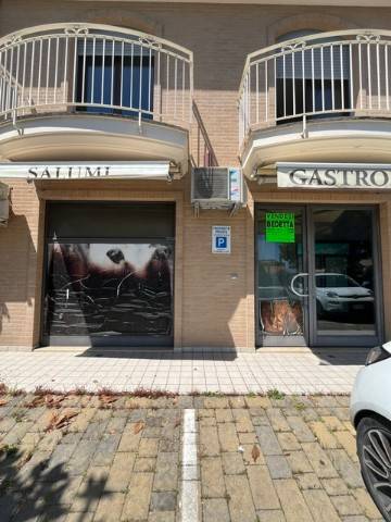 locale commerciale in vendita a Fermo in zona San Tommaso