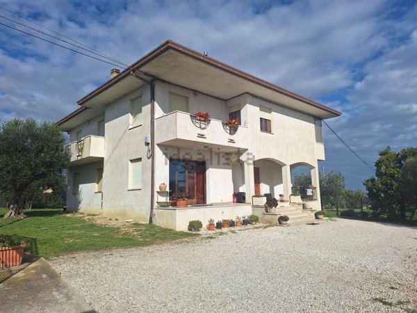 casa indipendente in vendita a Fermo in zona Salette