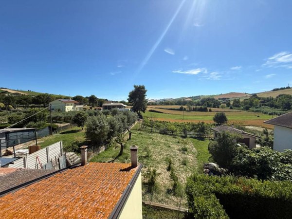 casa indipendente in vendita a Fermo in zona Salvano