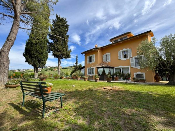 casa indipendente in vendita a Fermo in zona Parete