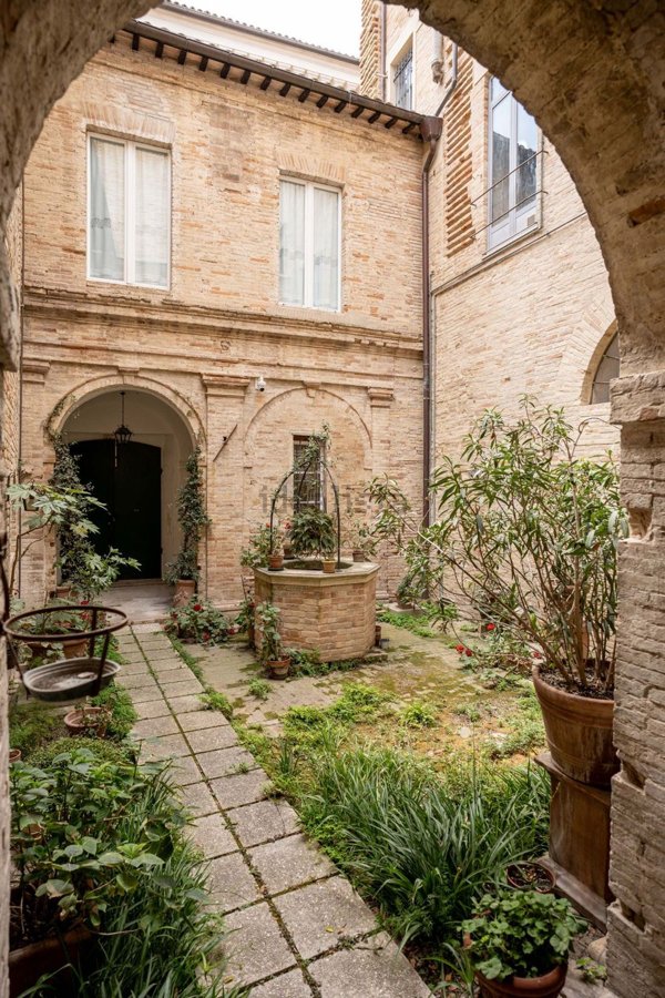 casa indipendente in vendita a Fermo