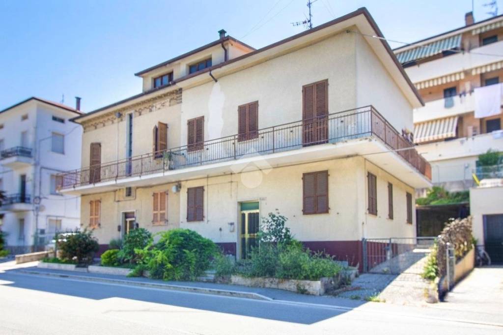 casa indipendente in vendita a Fermo in zona Molini di Tenna