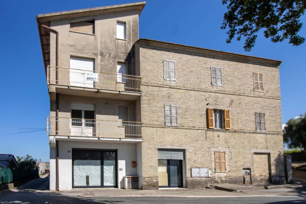 casa indipendente in vendita a Fermo