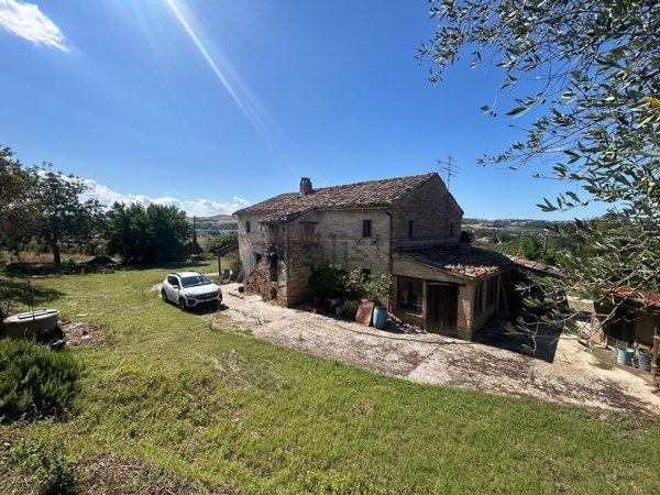 casa indipendente in vendita a Fermo