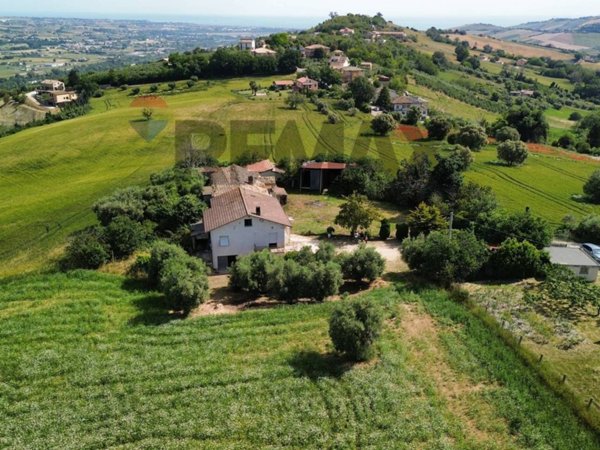 casa indipendente in vendita a Fermo in zona San Tommaso