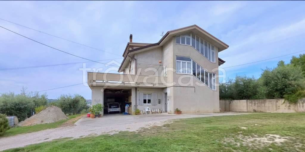 casa indipendente in vendita a Fermo in zona Campiglione