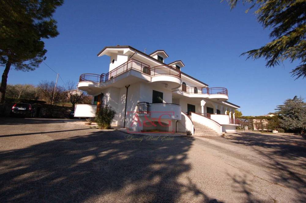 casa indipendente in vendita a Fermo in zona San Tommaso