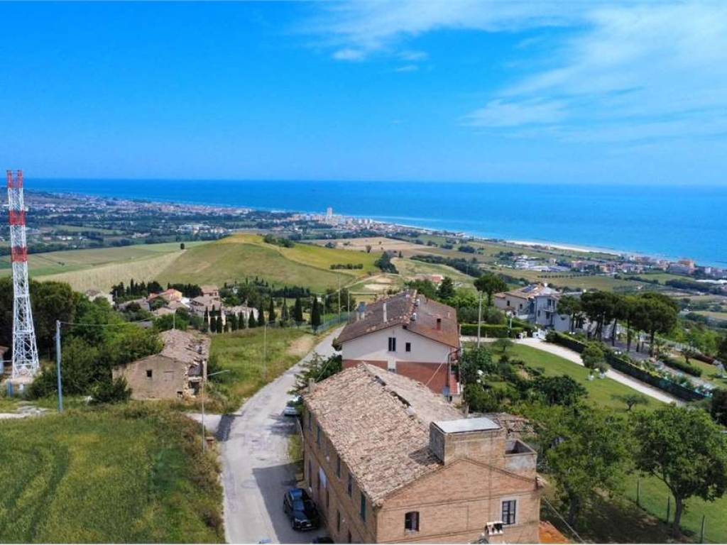 casa indipendente in vendita a Fermo