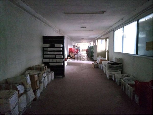 locale commerciale in vendita a Fermo in zona Campiglione