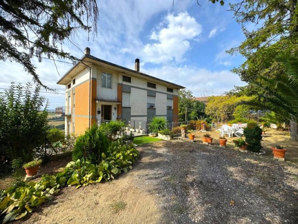 casa indipendente in vendita a Fermo in zona Capodarco