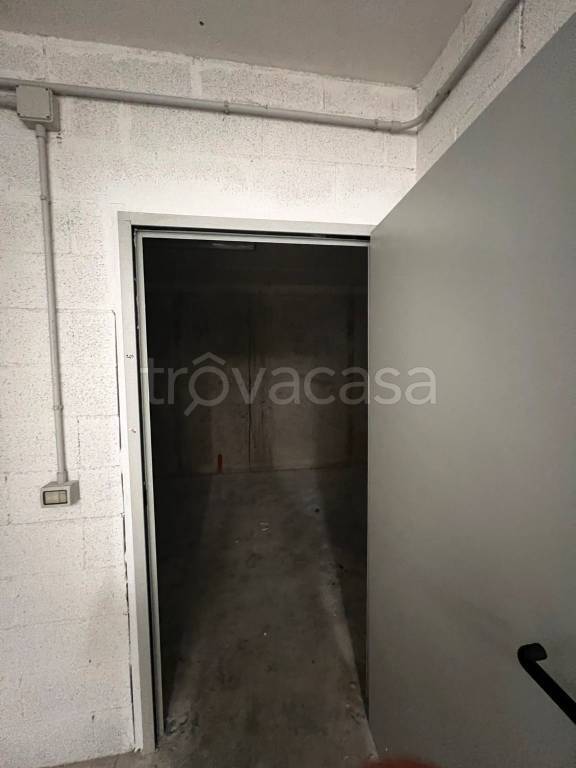 locale commerciale in vendita a Fermo