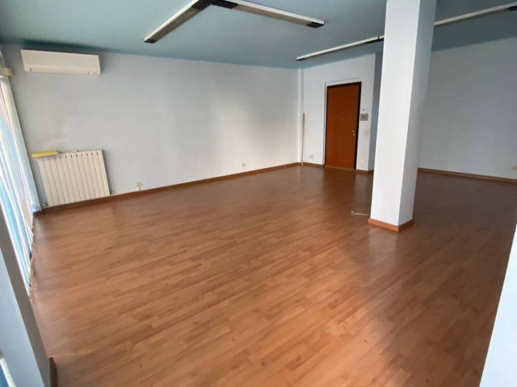 ufficio in vendita a Fermo in zona San Tommaso