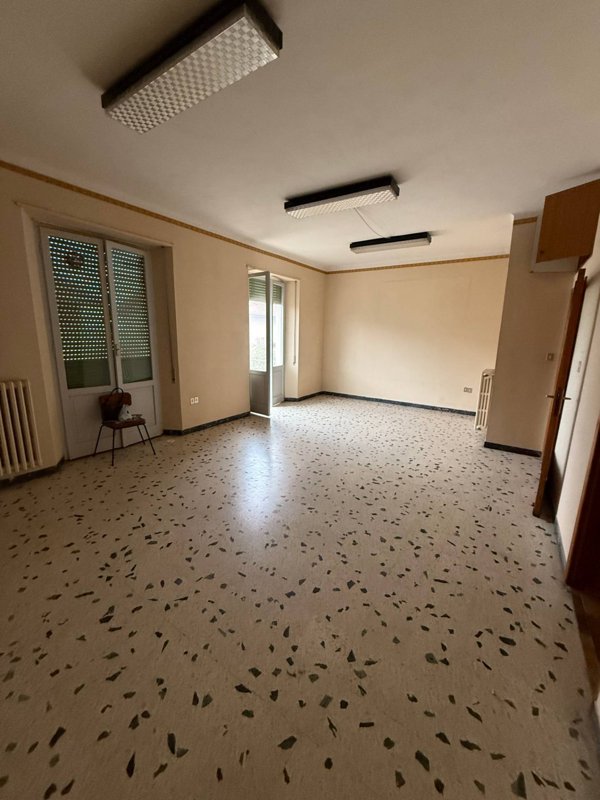 locale commerciale in vendita a Fermo