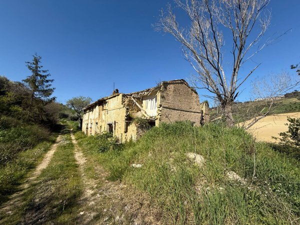 casa indipendente in vendita a Fermo in zona Santa Petronilla