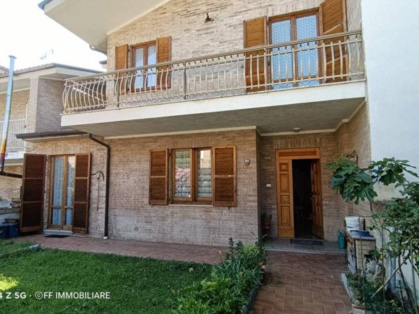 casa indipendente in vendita a Grottazzolina