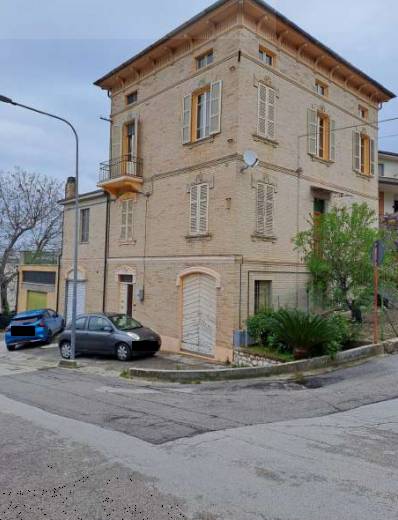casa indipendente in vendita a Grottazzolina