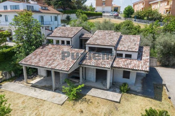 casa indipendente in vendita a Grottazzolina