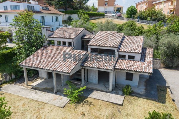 casa indipendente in vendita a Grottazzolina
