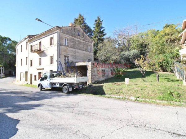 casa indipendente in vendita a Grottazzolina