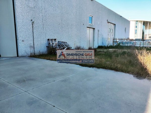 locale di sgombero in vendita a Grottazzolina