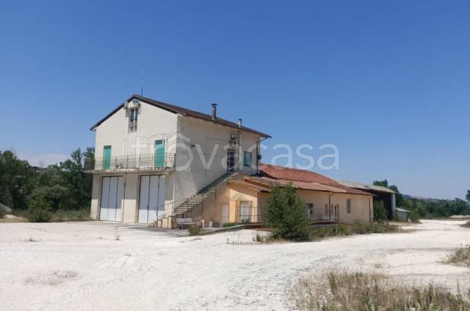 locale commerciale in vendita a Grottazzolina