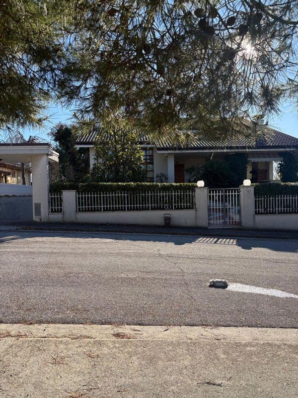 casa indipendente in vendita a Grottazzolina