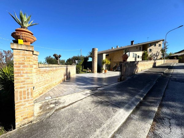 casa indipendente in vendita a Grottazzolina