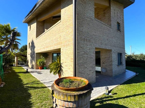 casa indipendente in vendita a Grottazzolina
