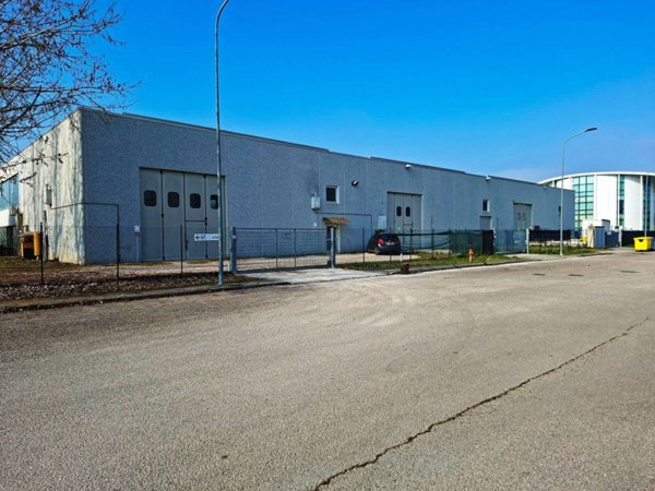 locale commerciale in vendita a Grottazzolina