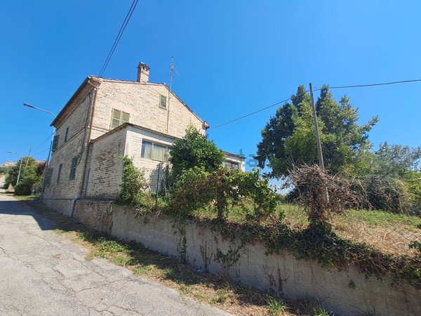 casa indipendente in vendita a Grottazzolina
