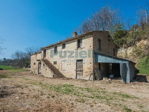 casa indipendente in vendita a Lapedona
